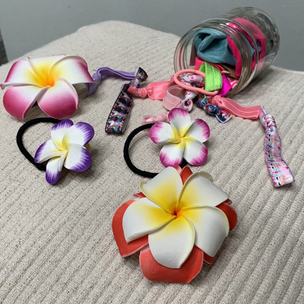 Assortment of brand new hairs ties and clips
